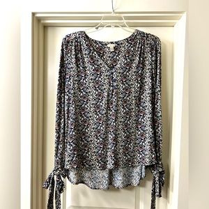 Floral Blouse w/tie Sleeve